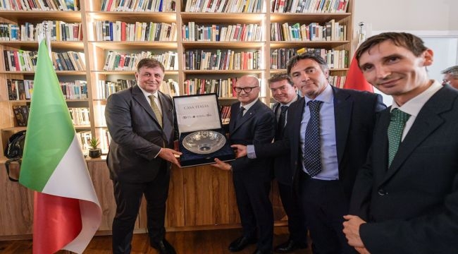 Başkan Tugay'dan İtalya Evi ziyareti 