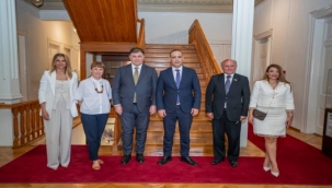 Başkan Tugay "kardeş kent" Lefkoşa Belediye Başkanı Harmancı'yı ağırladı