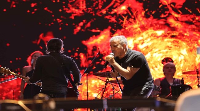 Haluk Levent'le taçlandı