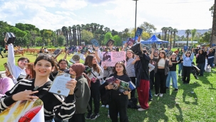 İZKİTAP'ta edebiyat şöleni sürüyor