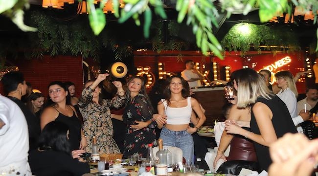 Göbekli İzmir sezonu açtı