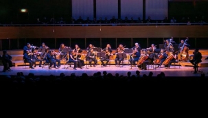 İzmir'de Ata'ya özlem notalarla yankılandı