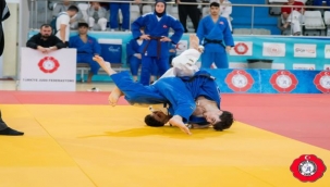 İzmir'in judocuları yenilgisiz şampiyon