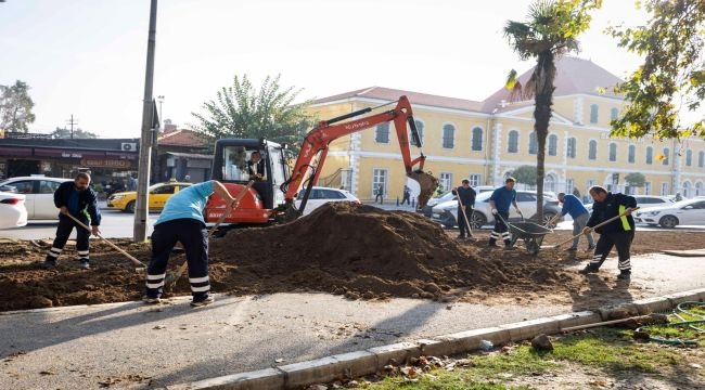 İzmir'in çehresi su tasarruflu bitkilerle güzelleşiyor