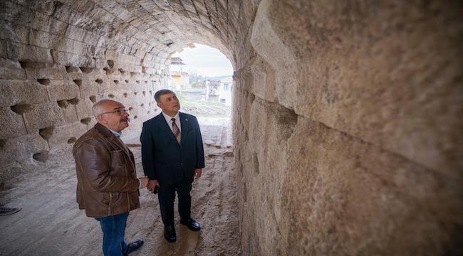 Smyrna Tiyatrosu Gün Yüzüne Çıkıyor