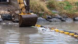 İzmir Büyükşehir Belediyesi ekipleri sağanak yağış ve fırtına nedeniyle seferber oldu