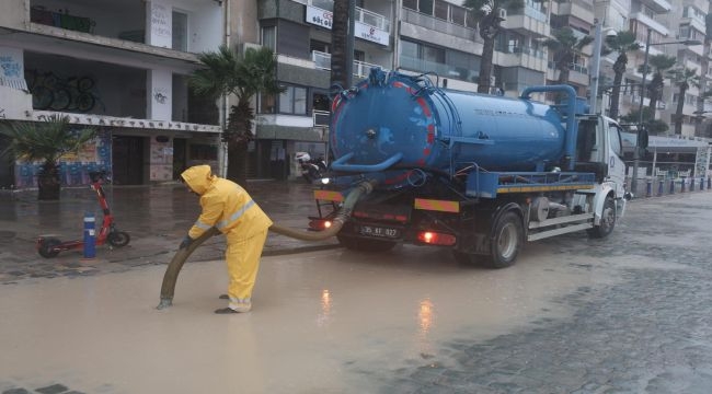 İzmir Büyükşehir Belediyesi ekipleri yağış nöbetinde
