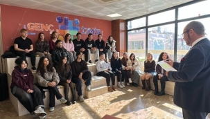 İzmir Büyükşehir Belediyesi gençlerin sanat yolculuğunu destekliyor