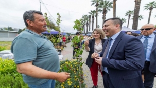 İzmir çiçek açtı, her yer rengârenk oldu 